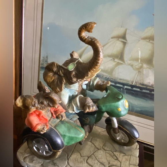 Elephant on the motorcycle figurine - Picture 3 of 8